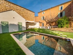 Piscine d'une location de vacances à Quarante (34) par la Conciergerie d'Anna